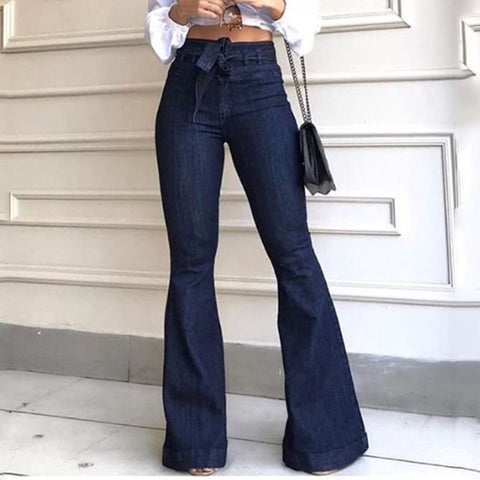 Ausgestellte Jeans mit hoher Taille