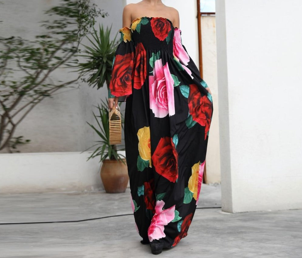 Schulterfreies Kleid mit Blumenmuster